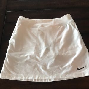 WOMENS XS NIKE SKORT